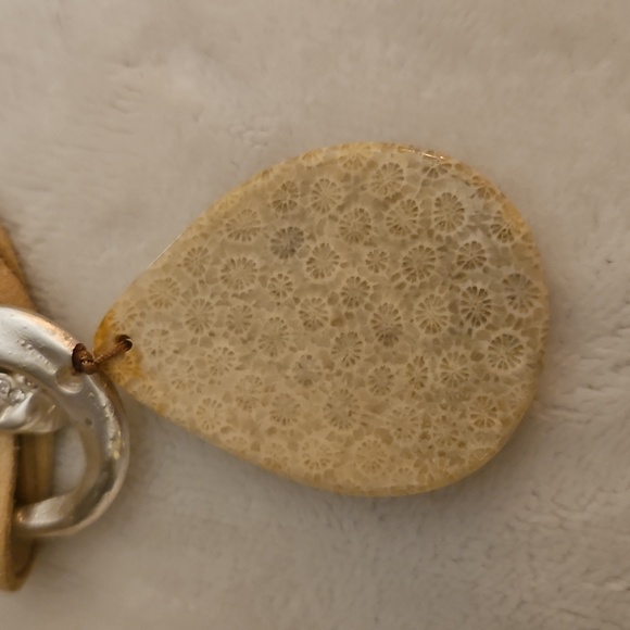 EP Chrysanthemum Fossilized Coral Teardrop Stone Pendant Leather Necklace - Picture 4 of 7